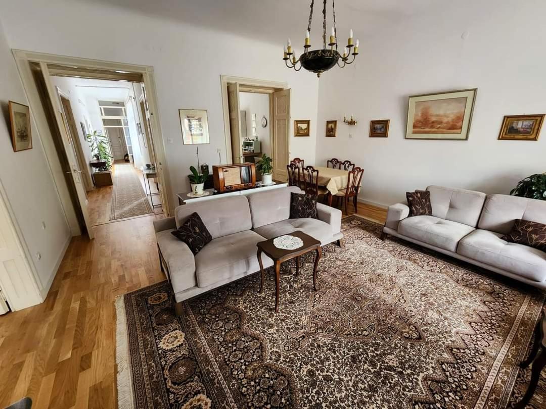 The Location Salon With Main Street View Apartment Sarajevo